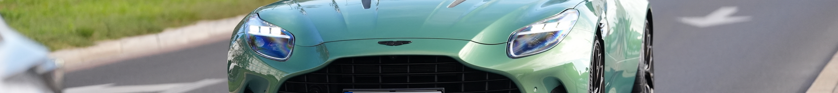 Aston Martin DB12
