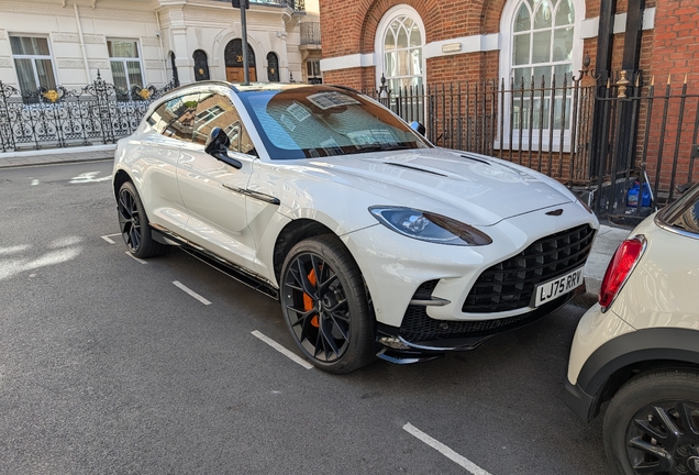 Aston Martin DBX707