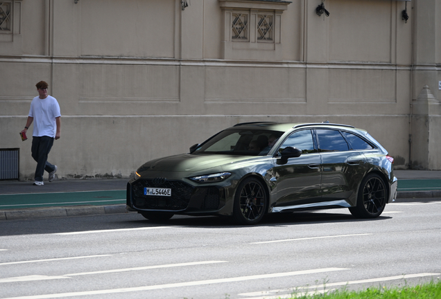 Audi RS5 Avant B10