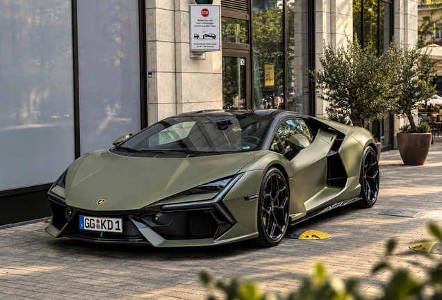 Lamborghini Revuelto