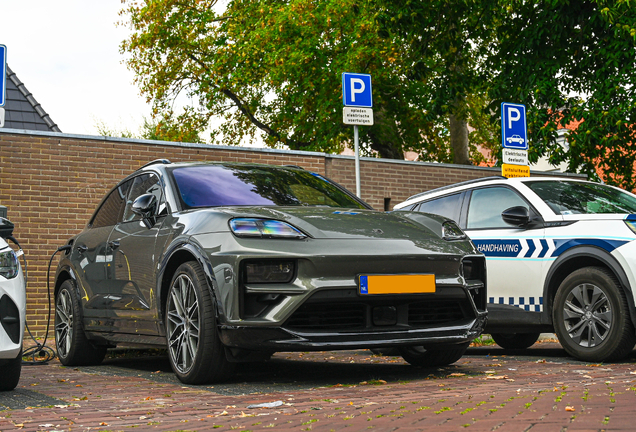 Porsche Macan EV Turbo