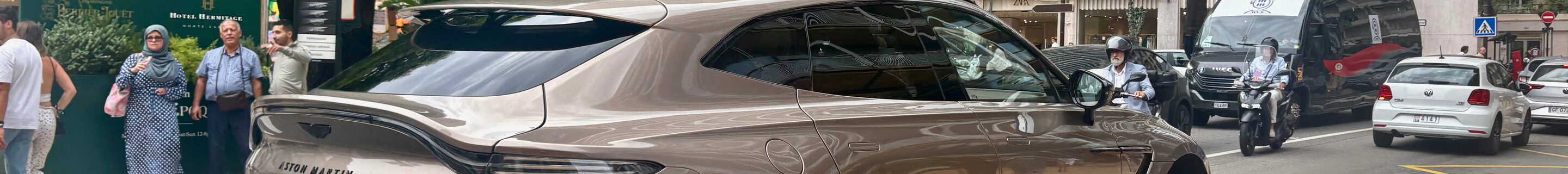 Aston Martin DBX