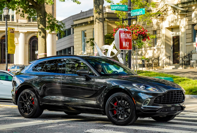 Aston Martin DBX