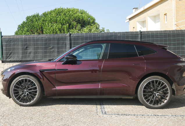 Aston Martin DBX