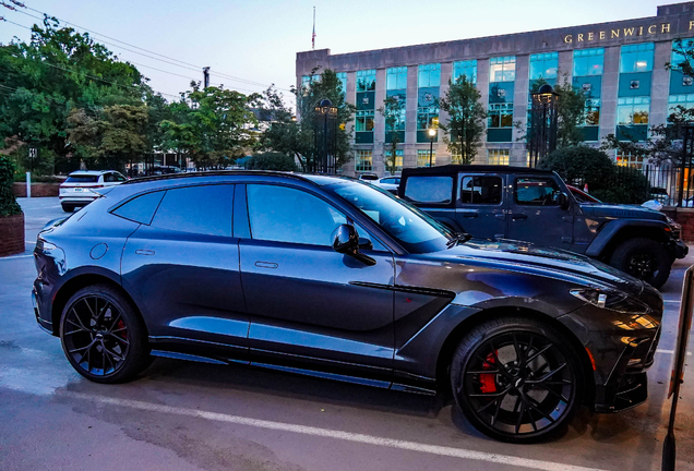 Aston Martin DBX S