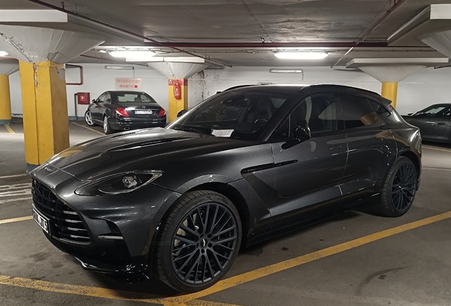 Aston Martin DBX707