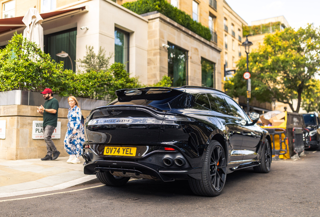 Aston Martin DBX707