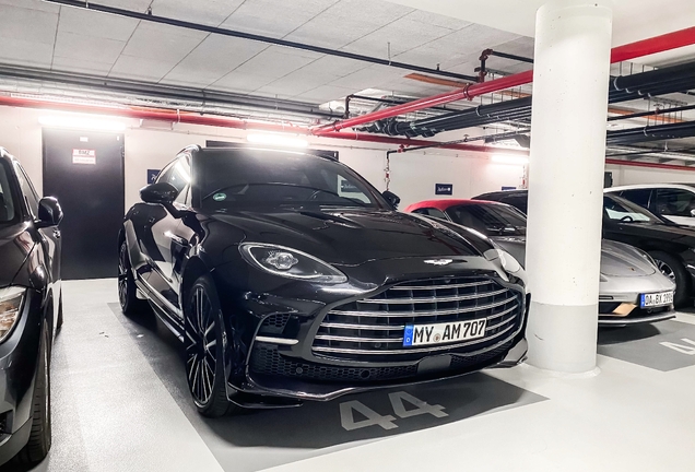 Aston Martin DBX707