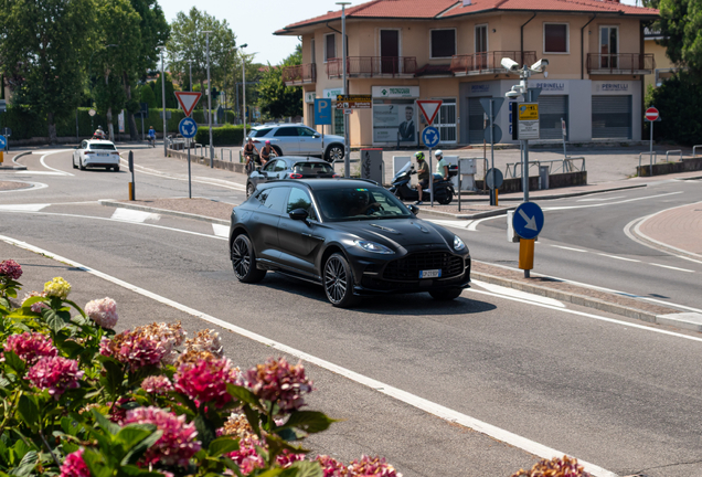 Aston Martin DBX707
