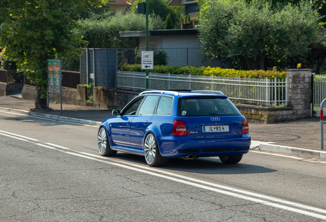 Audi RS4 Avant B5