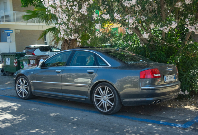 Audi S8 D3