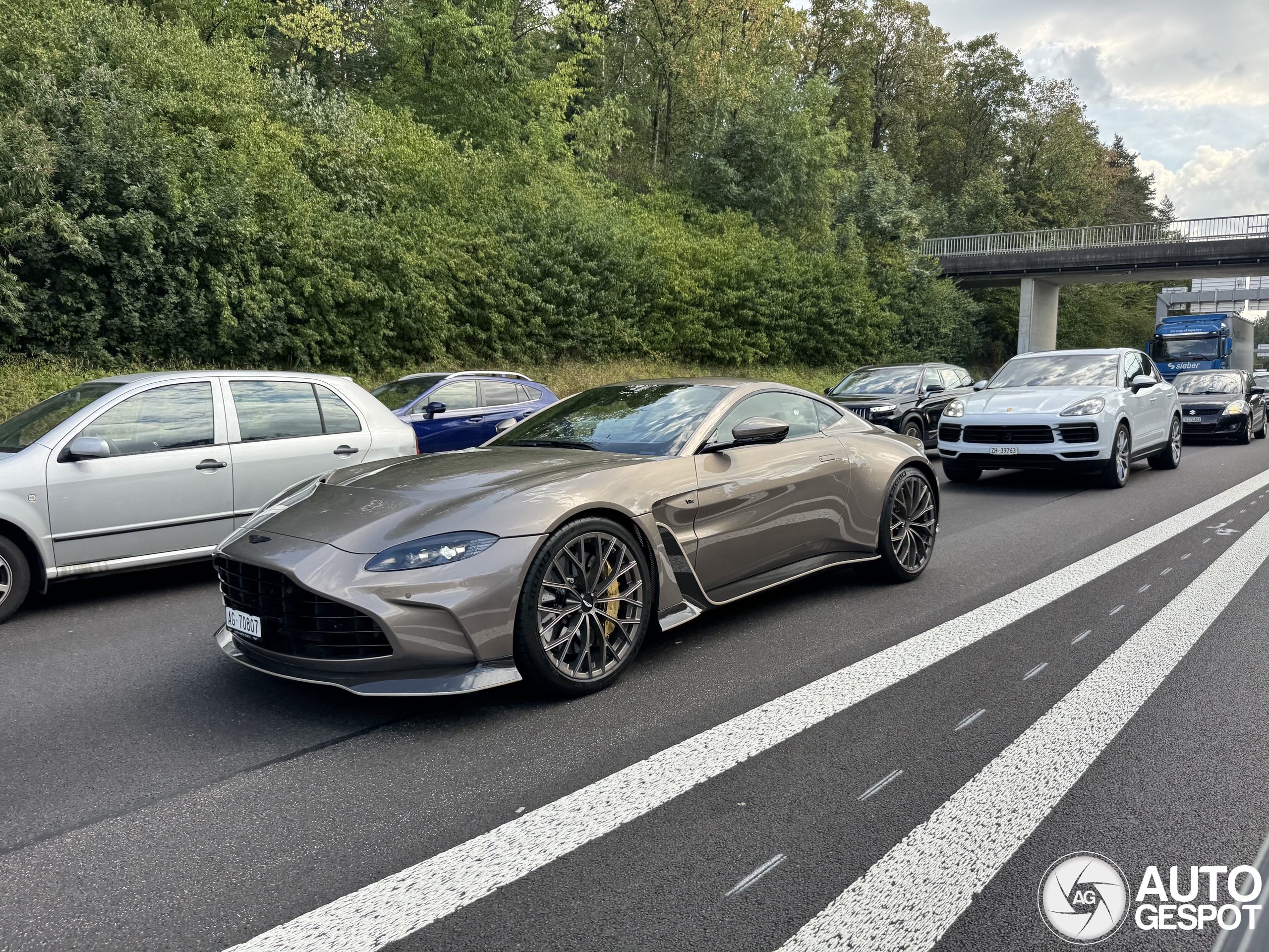 Aston Martin V12 Vantage 2023
