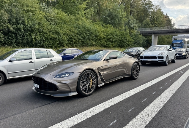 Aston Martin V12 Vantage 2023