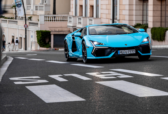 Lamborghini Revuelto