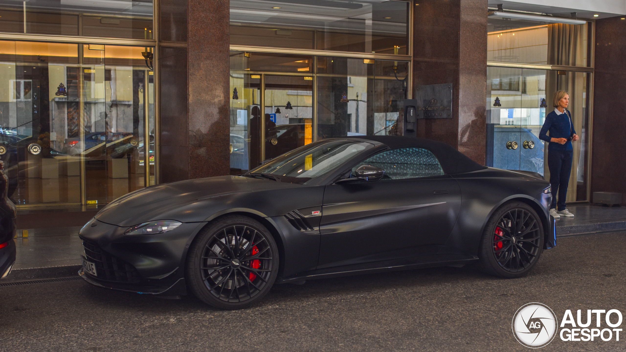 Aston Martin V8 Vantage Formula 1 Edition Roadster