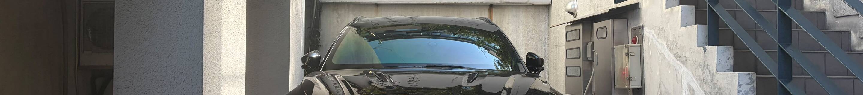 Aston Martin DBX707