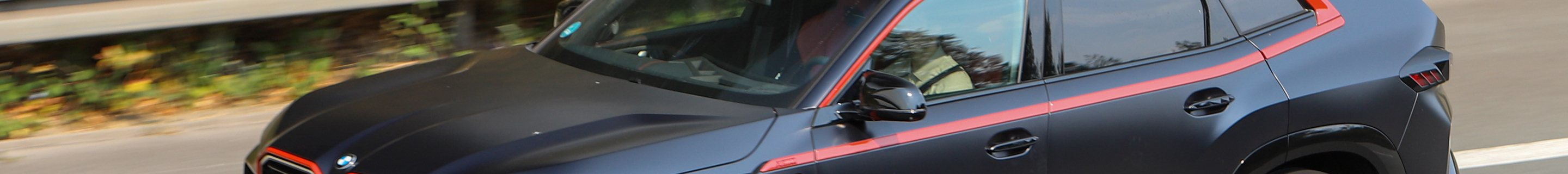 BMW XM G09 Label Red