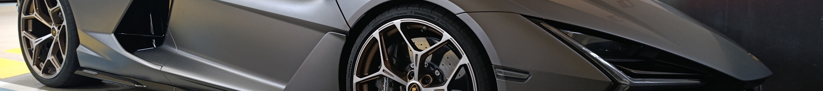Lamborghini Revuelto