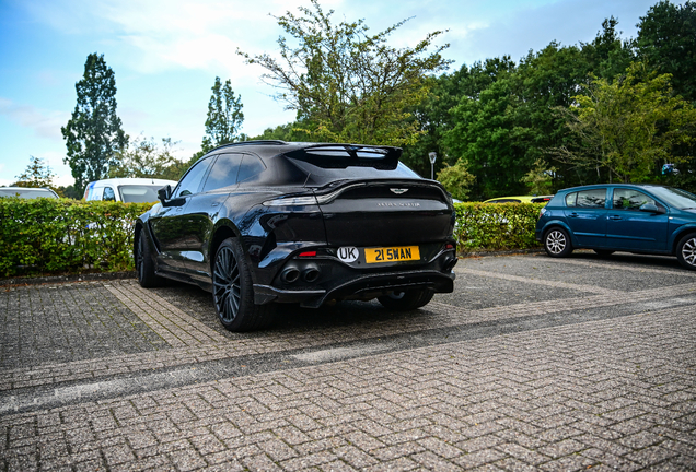 Aston Martin DBX707