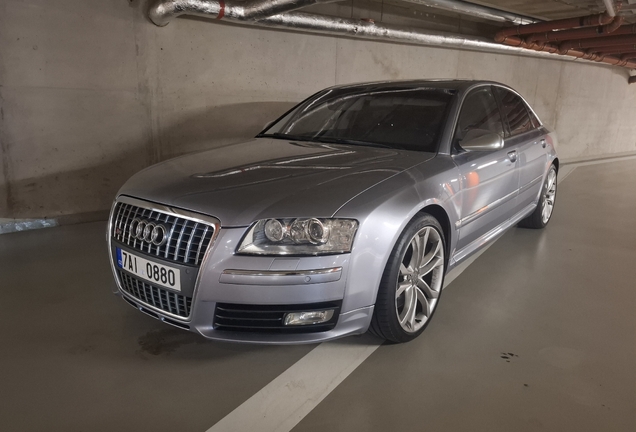 Audi S8 D3