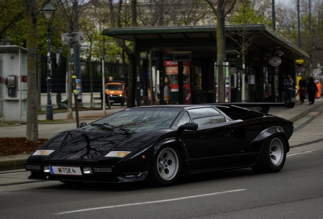 Lamborghini Countach LP400 S