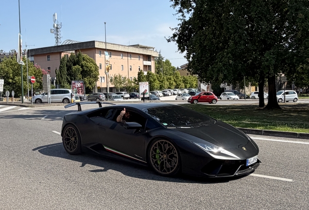 Lamborghini Huracán LP640-4 Performante