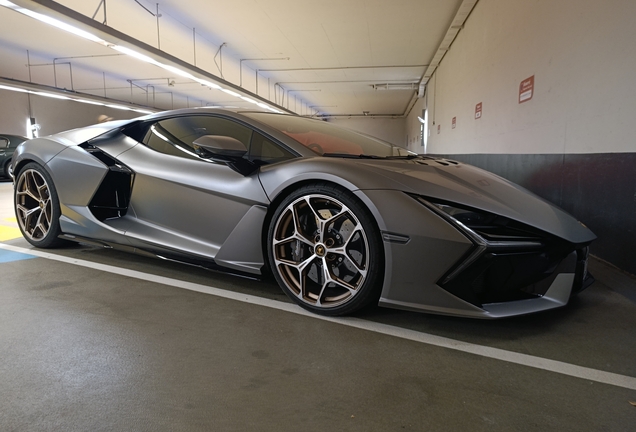 Lamborghini Revuelto