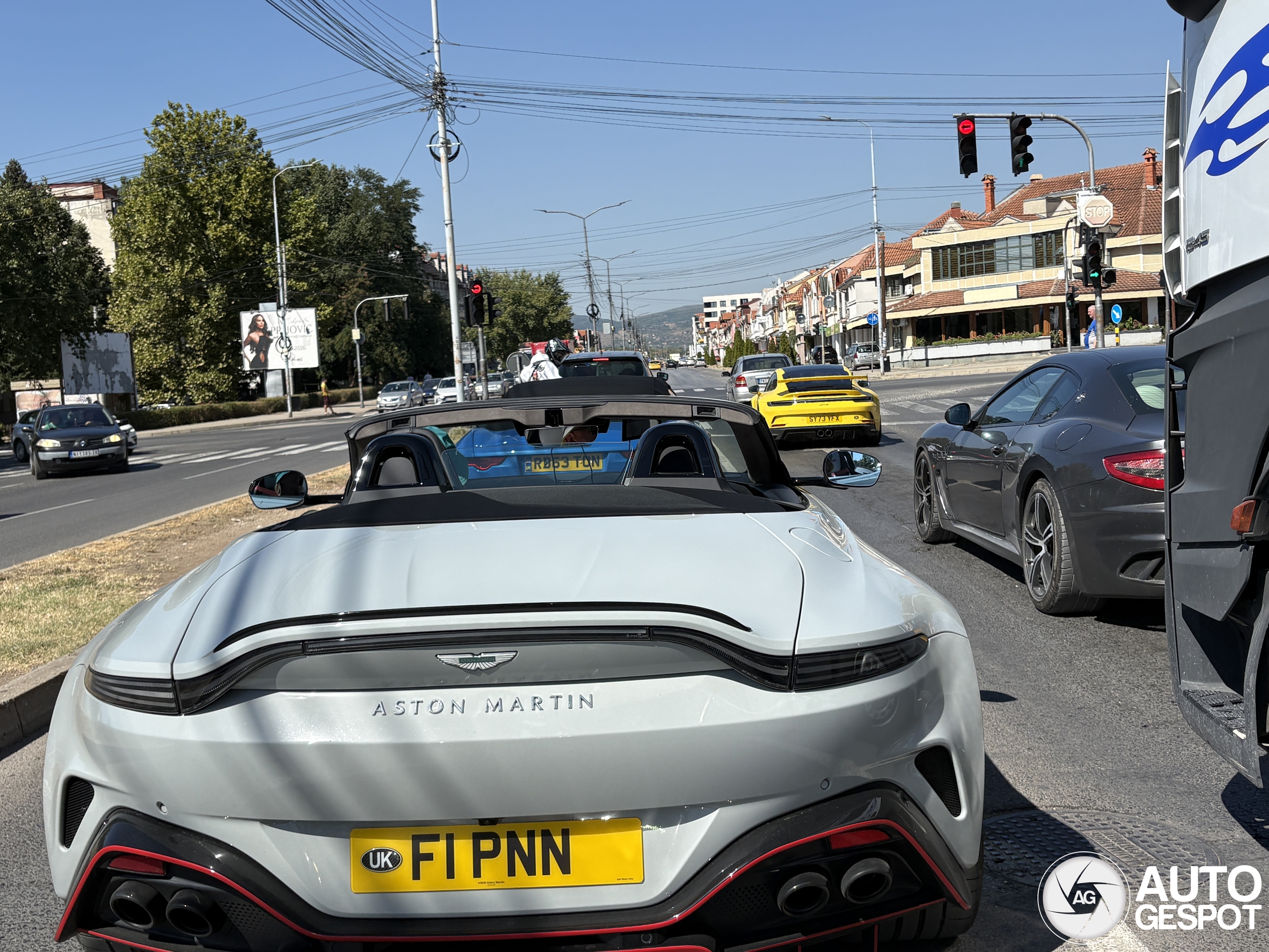 Aston Martin V8 Vantage Roadster 2025