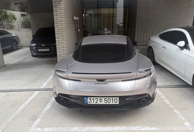 Aston Martin DB11 V8