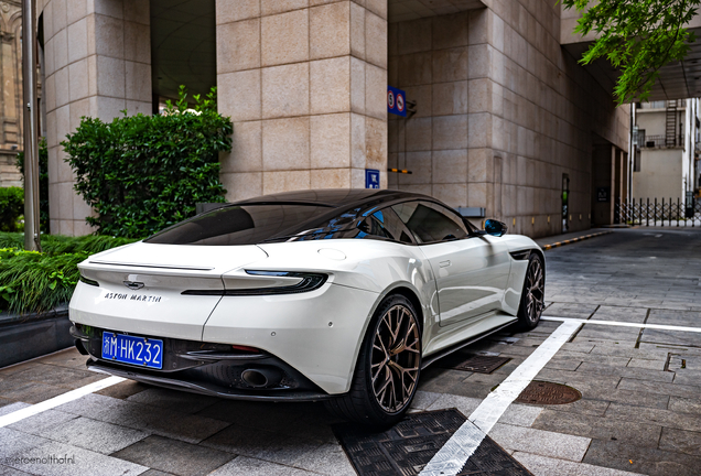 Aston Martin DB12