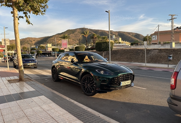 Aston Martin DBX707