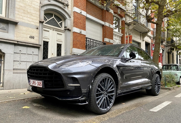 Aston Martin DBX707