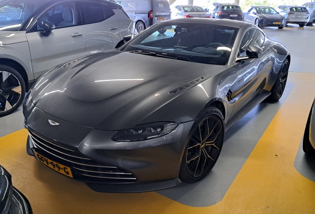 Aston Martin V8 Vantage 2018