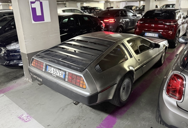 DeLorean DMC-12