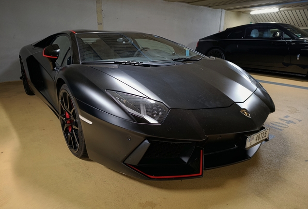 Lamborghini Aventador LP700-4 Pirelli Edition