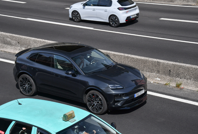 Porsche Macan EV Turbo