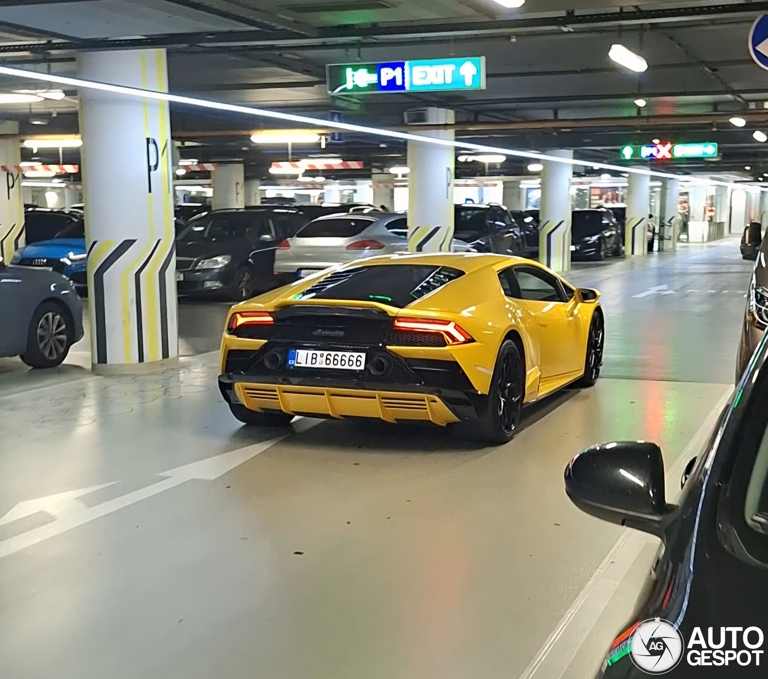 Lamborghini Huracán LP640-4 EVO