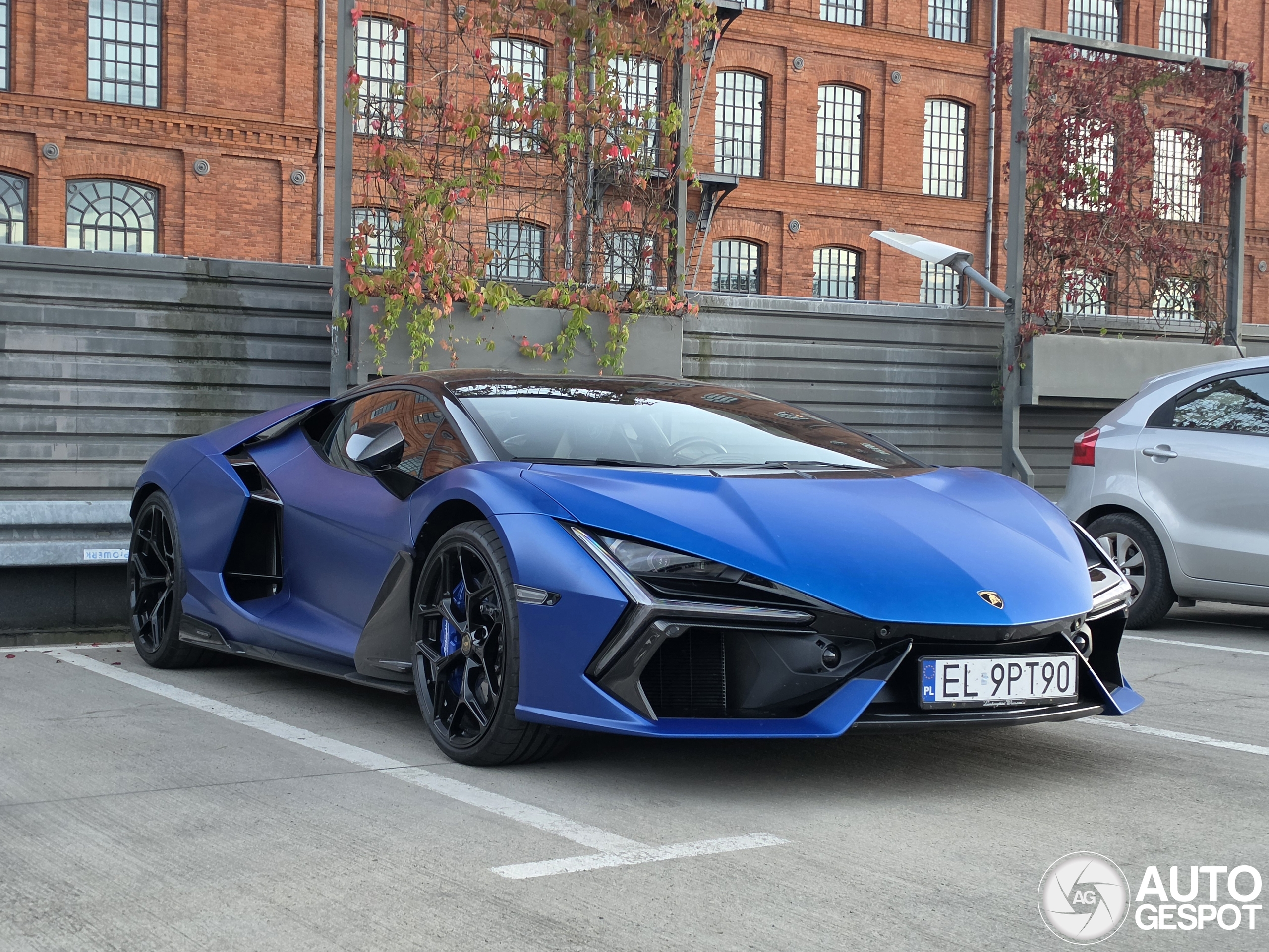 Lamborghini Revuelto
