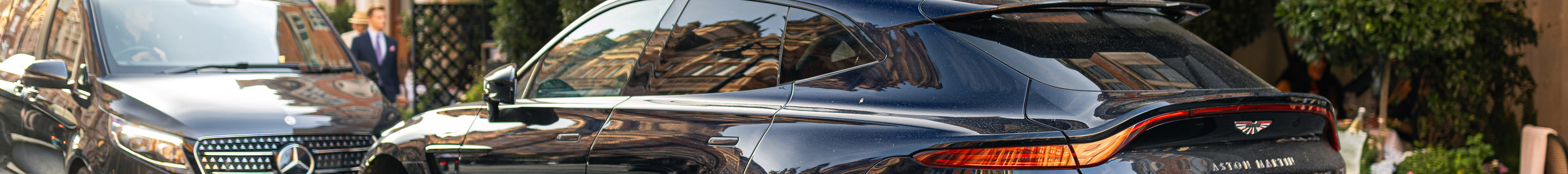 Aston Martin DBX707
