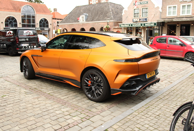 Aston Martin DBX707