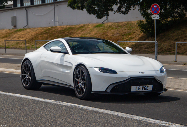 Aston Martin V8 Vantage 2018
