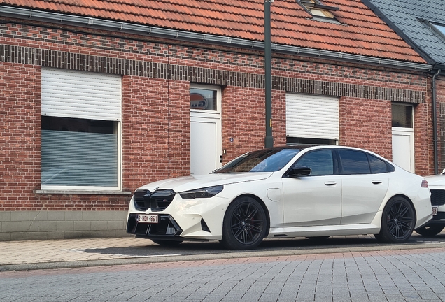 BMW M5 G90