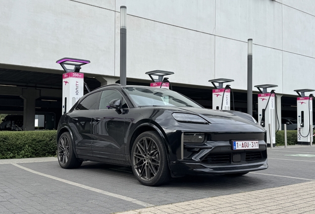 Porsche Macan EV Turbo