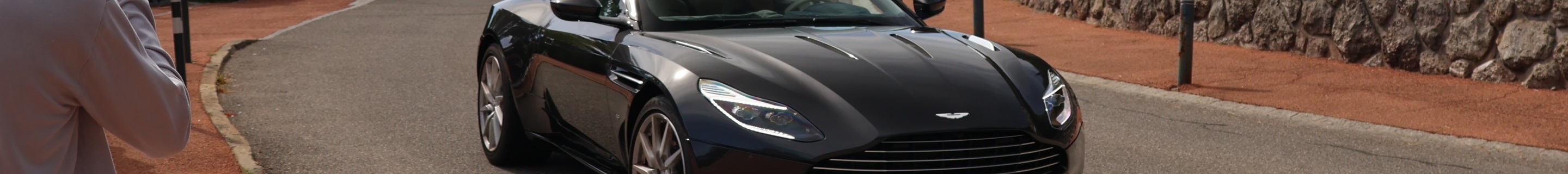 Aston Martin DB11