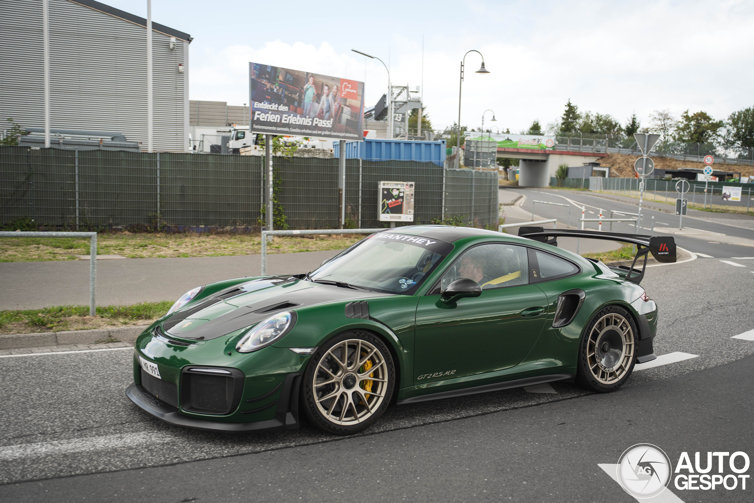 Porsche 991 GT2 RS Weissach Package Manthey Racing
