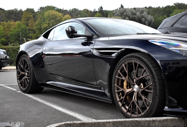 Aston Martin DB12