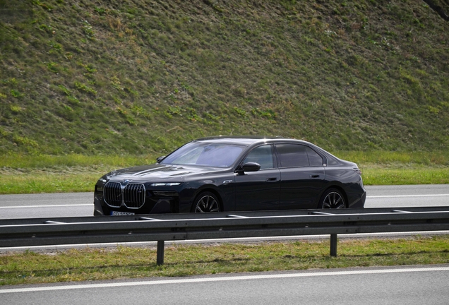 BMW M760e xDrive