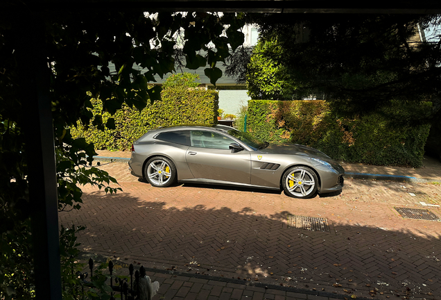 Ferrari GTC4Lusso T