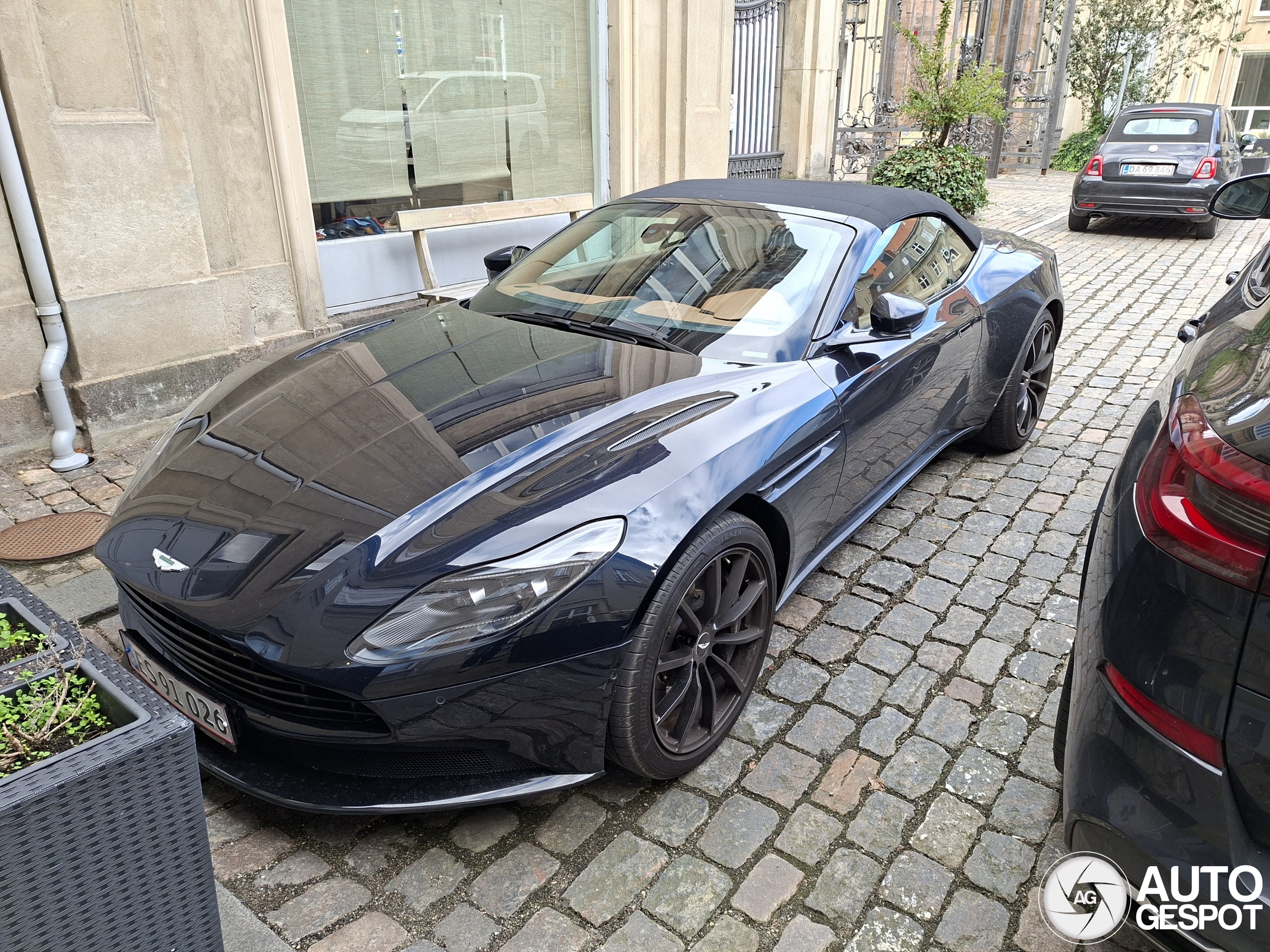 Aston Martin DB11 V8 Volante