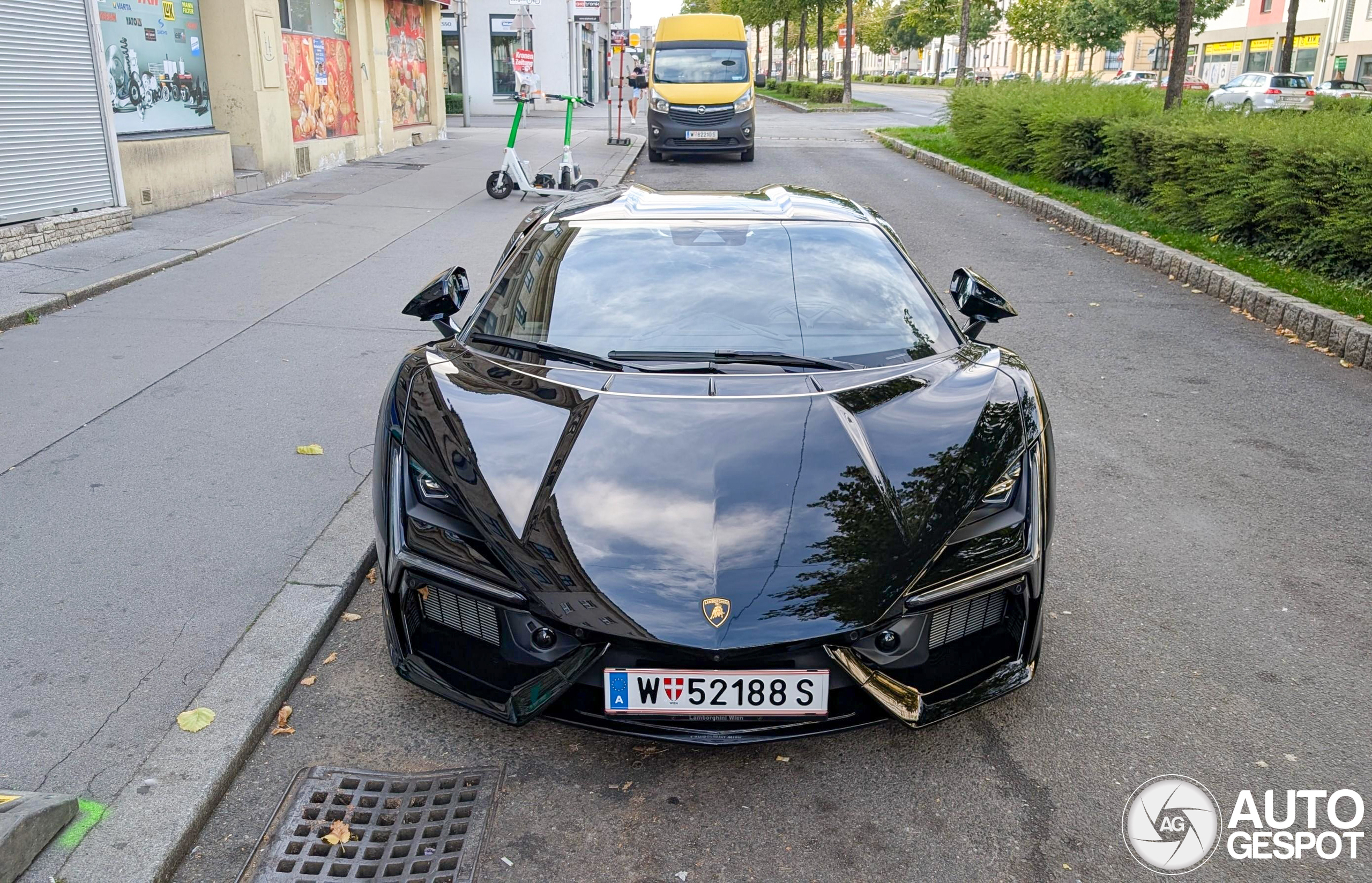 Lamborghini Revuelto